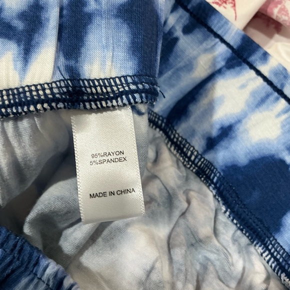 🖤 NWOT Koolaburra by UGG Blue and White Tie Dye Pattern Short Sleeve Pajamas PS - Picture 7 of 7